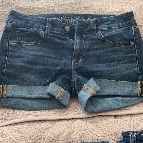 Bundle of 3 pairs of jeans, 1 Capri, and 1 short - Picture 2 of 3